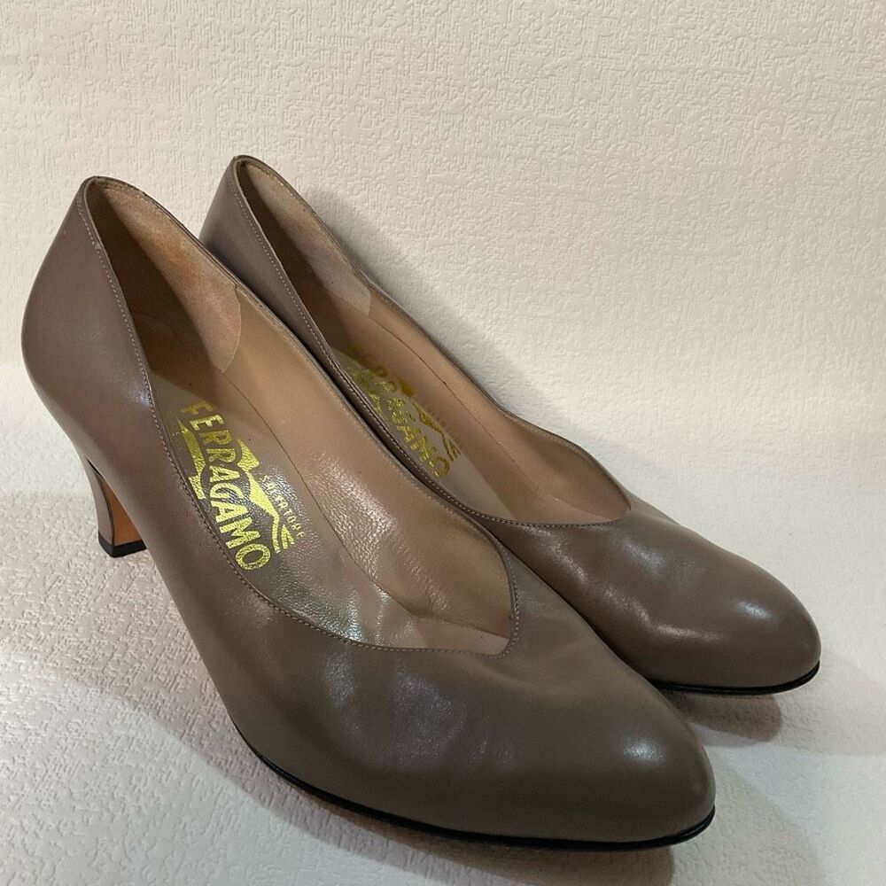Salvatore Ferragamo 1129 Women 7,5 Beige Leather Pump Heel Shoe Career Business - Picture 7 of 13
